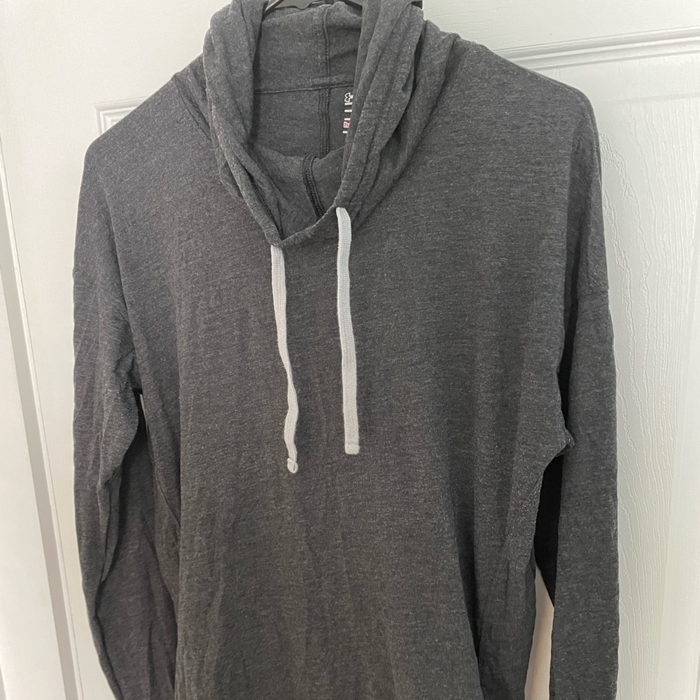 Like new Under Armor Long Sleeve Shirt